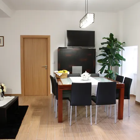 Patio Da Caetana Freineda